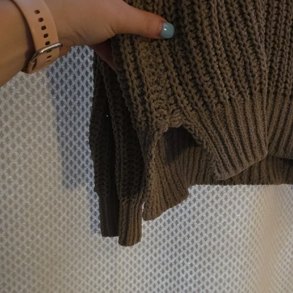 Women's Knit Sweater - Picture 4 of 7